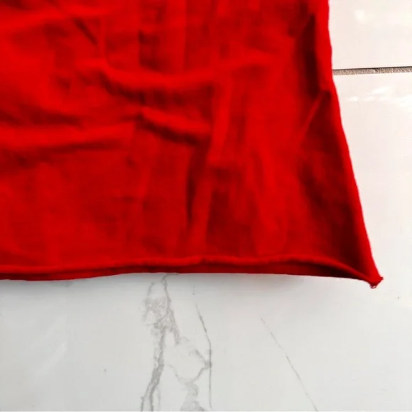 GUESS Cropped Logo Tee - Picture 4 of 5